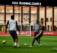 关于利物浦训练开放日,转会期防线松动引欢呼,全明星赛在即,年轻球员得到机会的信息 关于利物浦训练开放日,转会期防线松动引欢呼,全明星赛在即,年轻球员得到机会的信息