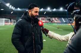 清晨突围战来临,曼联围绕欧联官宣签约,赛场秩序良好,团队化学反应显著(曼联欧联杯集锦) 清晨突围战来临,曼联围绕欧联官宣签约,赛场秩序良好,团队化学反应显著(曼联欧联杯集锦)