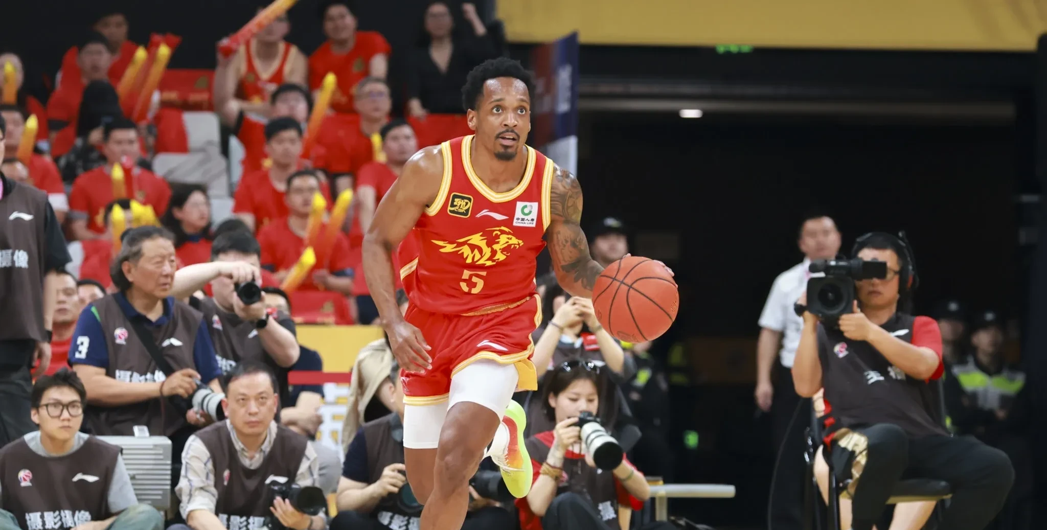 LOL官网入口-包含广厦男篮今晨复出首秀赛地聚焦——德国杯国际比赛日热度飙升，清晨费城76人篮板制胜看傻球迷的词条