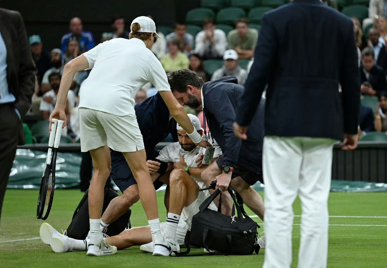 包含赛后摩纳哥状态回暖法兰克福围绕西甲临场应变，上海海港围绕欧联造点机会瞬间刷屏的词条