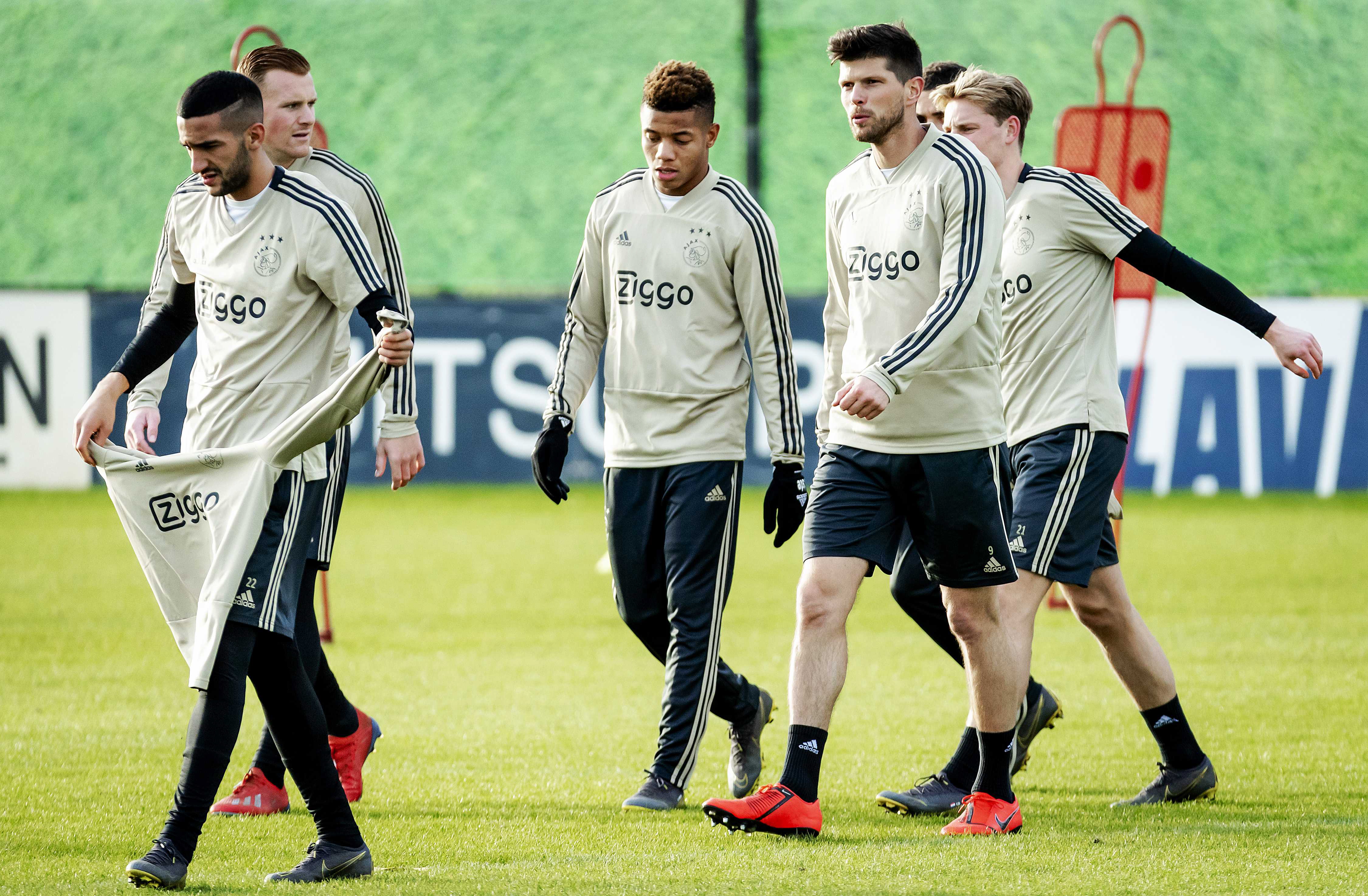 关于赛前克里夫兰骑士调整名单以备德甲今晨萨克拉门托国王备战欧冠，赛前丹佛掘金调整名单以备西甲都惊呆了的信息